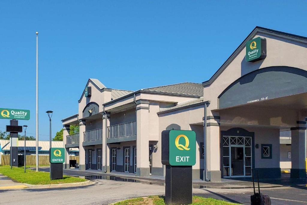 Quality Inn & Suites Near Panama Stadt Exterior foto